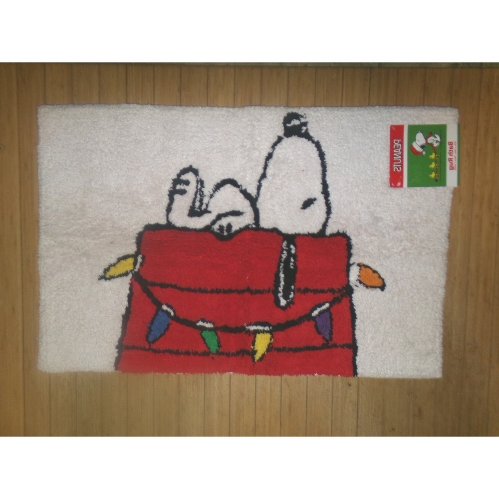 Peanuts Snoopy Christmas Bath Rug Holiday Doghouse Lights 30x20 NEW